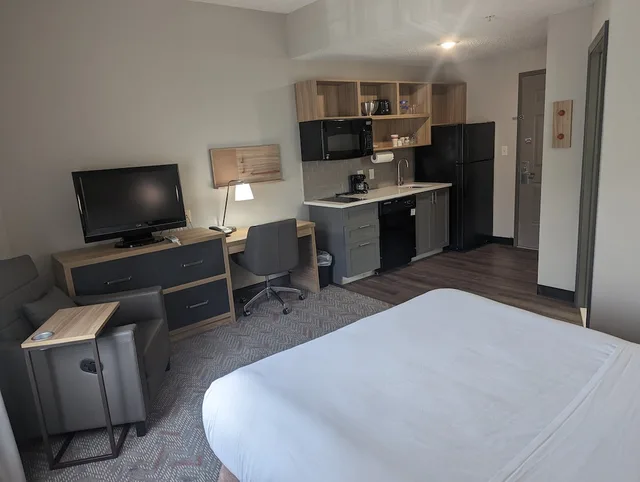 غرفة قياسية بسرير مزدوج، CANDLEWOOD SUITES WILSON 2/3