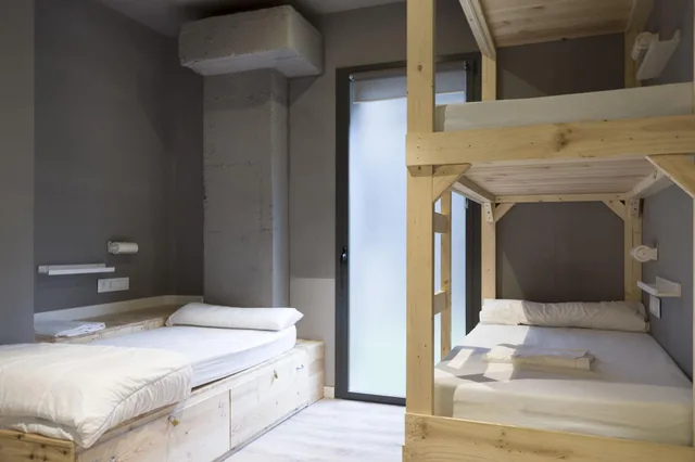 غرفة ثلاثية بحمام خاص لذوي الإعاقة، Ant Hostel Barcelona 2/2