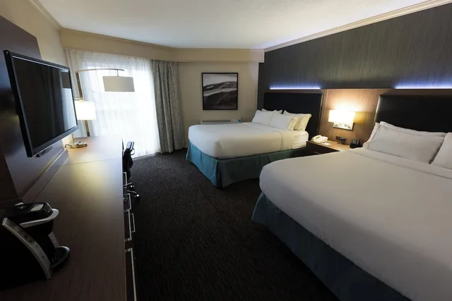 غرفة قياسية بسريرين كوين بشرفة، Holiday Inn Express Edmonton Downtown 1/4