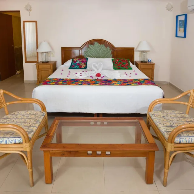 Room, King Bed, Hotel La Joya 2/2