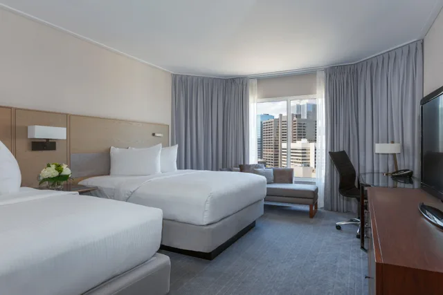 غرفة بريميوم بسرير مزدوج، INTERCONTINENTAL TORONTO CENTRE 1/4
