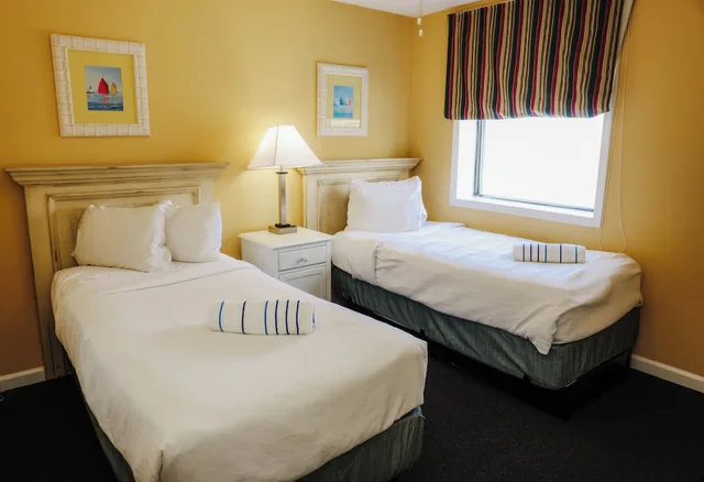2 Bedrooms, Suite, King and Twin Beds, 2 Queen Beds, Ocean Front، Ocean Club Resort Myrtle Beach 4/10