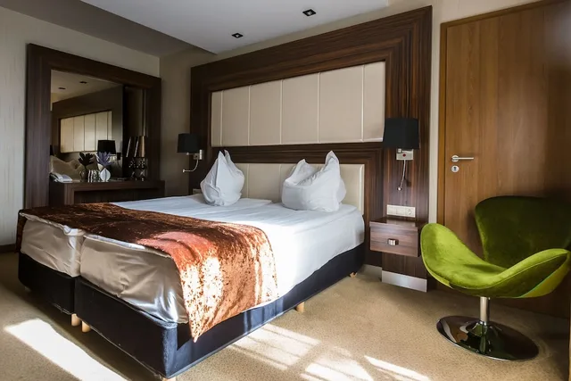 غرفة قياسية بسريرين منفصلين بشرفة، Duna Garden Hotel 1/2
