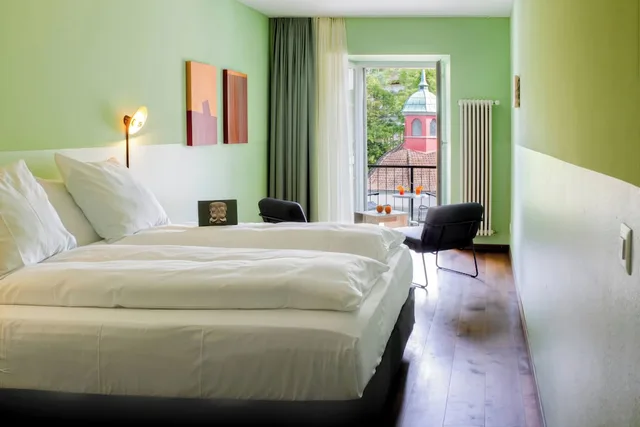 غرفة ديلوكس بسرير كوين بحمام خاص، Hotel Schlussel seit 1545 2/8