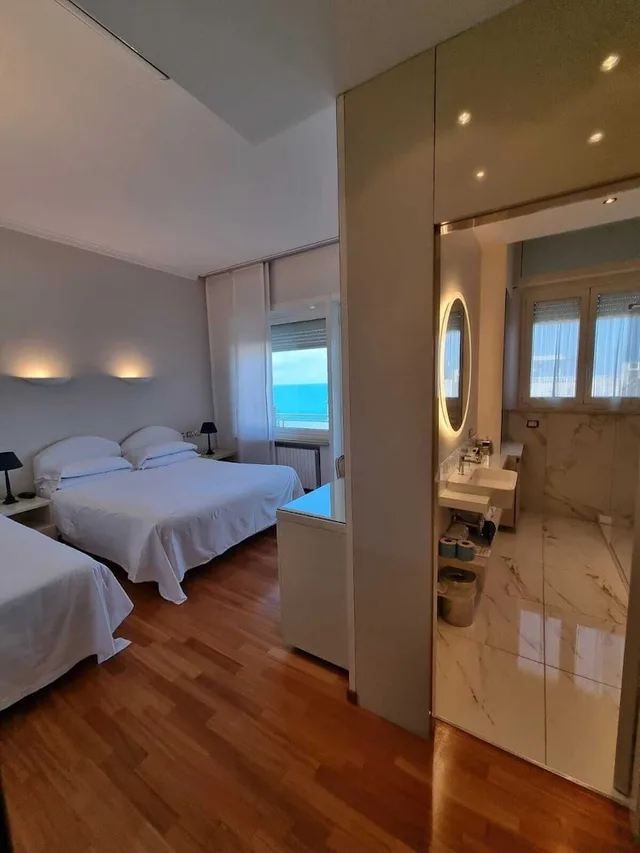 غرفة بانورامية ثلاثية بسرير مزدوج وسرير فردي، GRAND HOTEL PASSETTO 1/5
