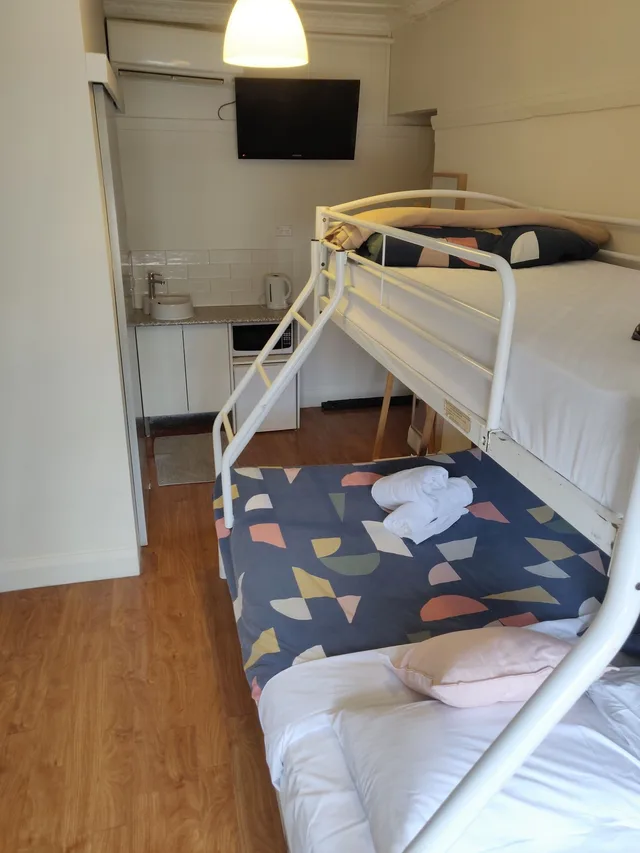 غرفة ثلاثية بسرير بطابقين، Highfield Hotel 2/4