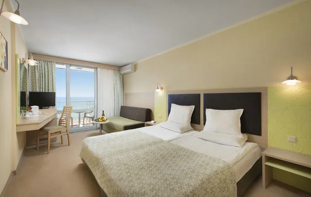 غرفة بسرير مزدوج أو سريرين منفصلين بإطلالة على البحر، Hotel Gergana All Inclusive 2/10