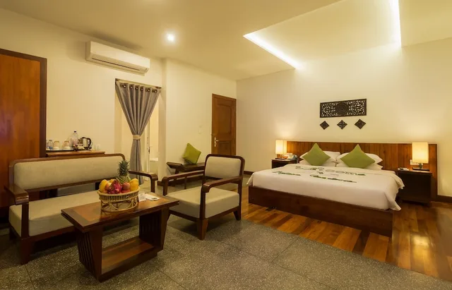 Suite, King Bed, Pool View, Balcony, Indra Angkor Residence 8/10