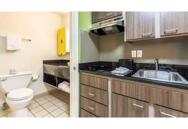 غرفة رباعية بسريرين مزدوجين، Studio6 Dallas, TX - Northwest 4/4