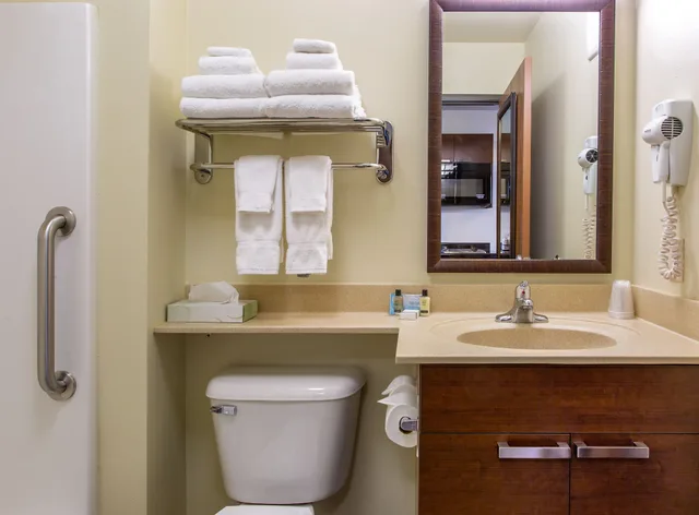 غرفة بسرير كوين، My Place Hotel-Grand Forks 7/7