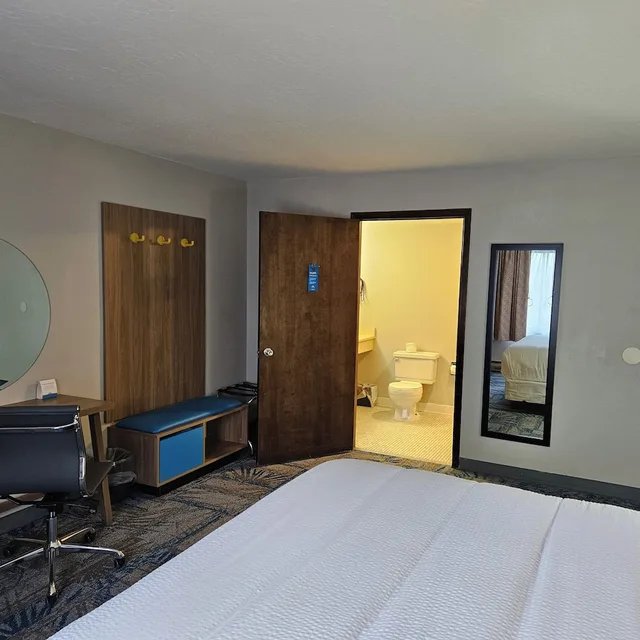 غرفة بسرير كينج لذوي الإعاقة، Days Inn and Suites by Wyndham Downtown Missoula-University 4/10