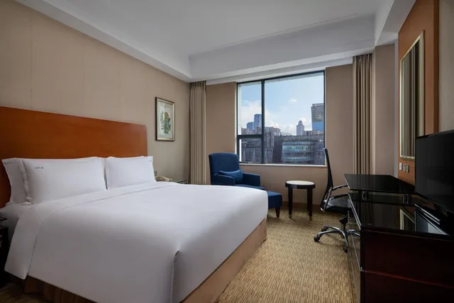 غرفة بريميوم بسرير كينج بإطلالة على المدينة، Holiday Inn Chengdu Century City - East Tower 1/7