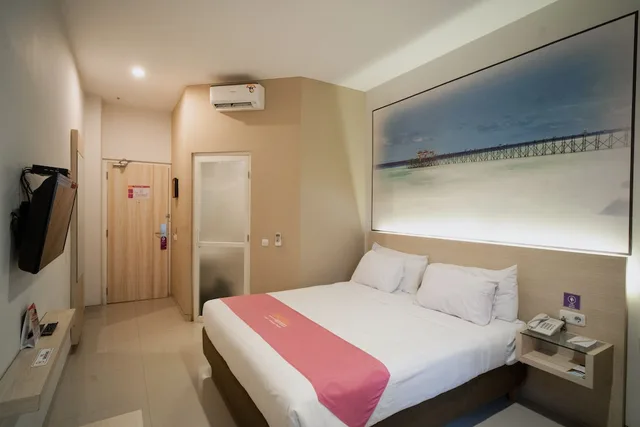 Groovy, King Bed، Midtown Xpress Sampit Kalimantan Tengah 1/4