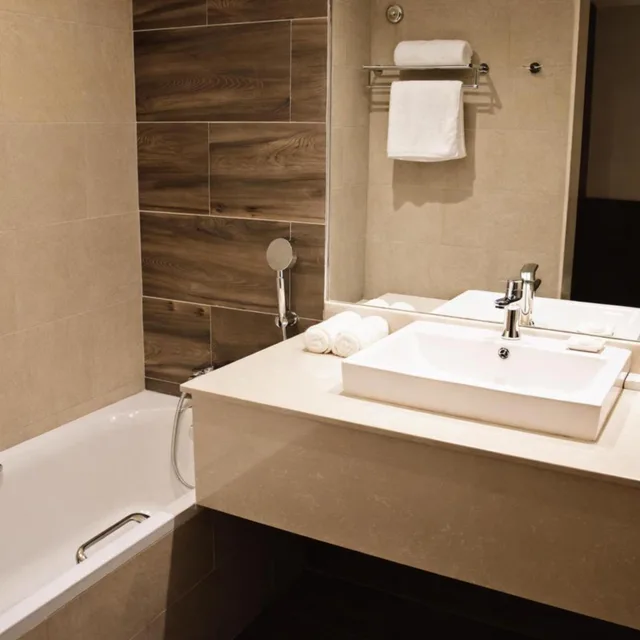 جناح جونيور، Doubletree By Hilton Nairobi Hurlingham 5/6