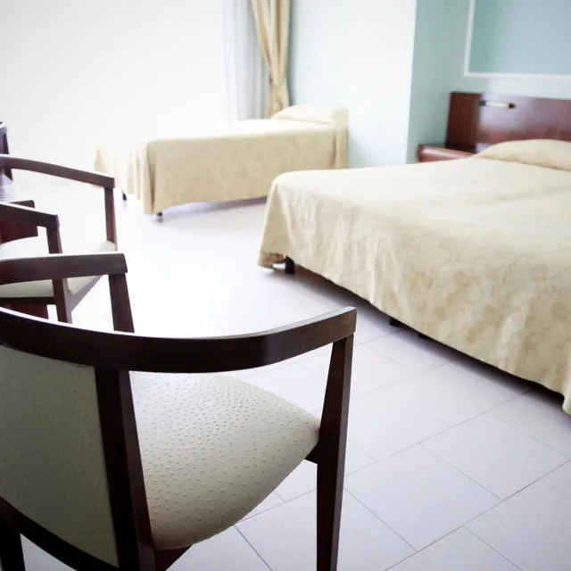 غرفة عائلية، Hotel Continental 2/5