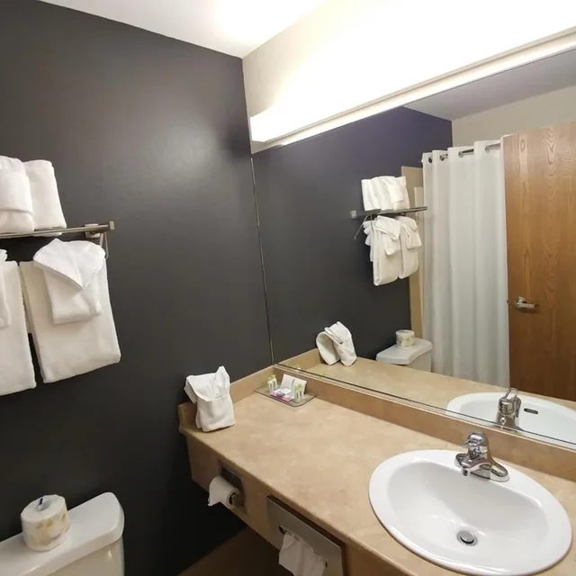 غرفة سوبيريور بسرير كينج وسريرين كوين، Super 8 By Wyndham Quebec City 10/10