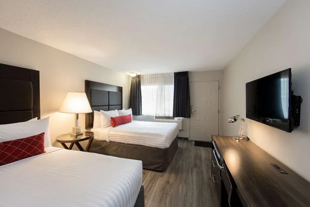 غرفة بسريرين كوين يُسمح فيها بالحيوانات الأليفة بمطبخ صغير، SureStay Hotel by Best Western Castlegar 3/6