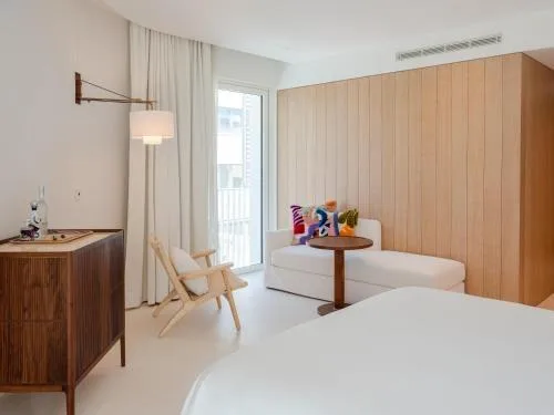 جناح جونيور بسرير كينج، The Standard Ibiza 1/2