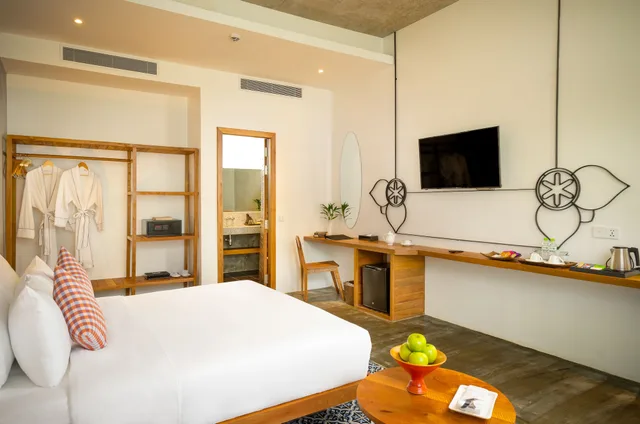 Premier, King Bed, Pool Access, Phka Chan Hotel 3/6
