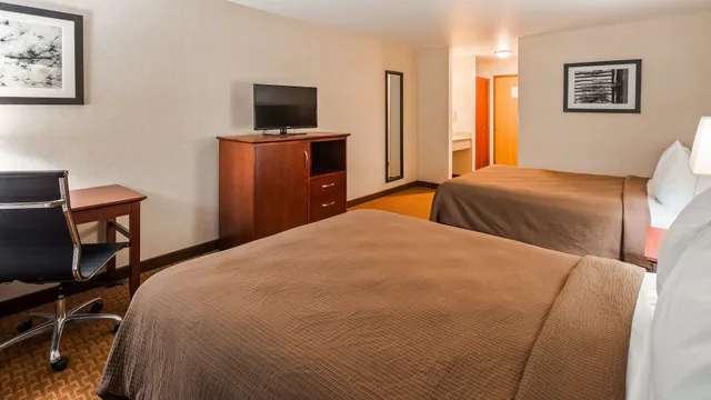 Standard, 2 Queen Beds, Accessible, Best Western Wittenberg Inn 5/6