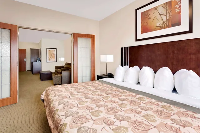 جناح بسرير كينج، Ramada Lac La Biche 6/10