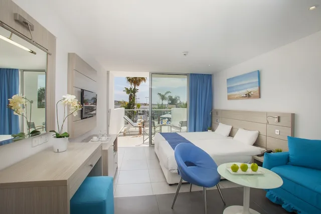 غرفة سوبيريور بسرير مزدوج بإطلالة على البحر، Limanaki Beach Hotel & Suites 6/7