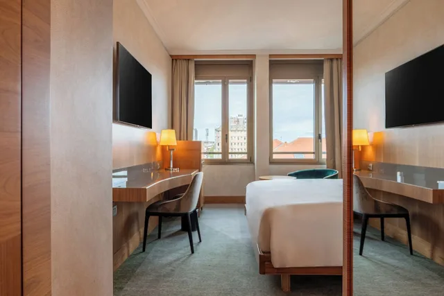 Guest Room, King Bed, Hilton Milan Hotel 11/13