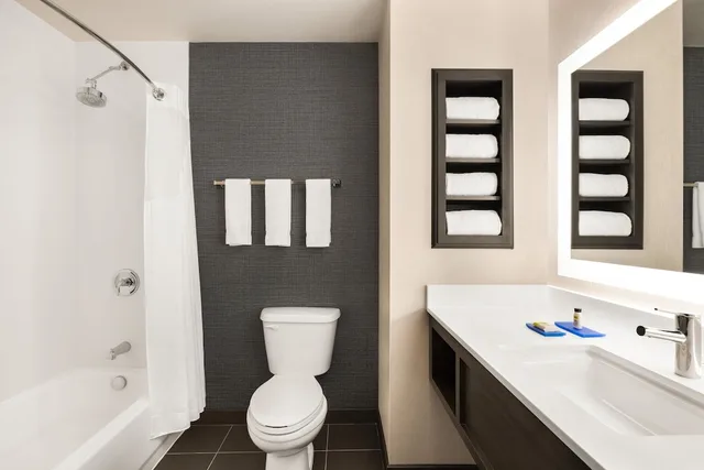 غرفة قياسية بسريرين كوين لذوي الإعاقة، Holiday Inn Express Hotel Suites Denver Airport 3/5