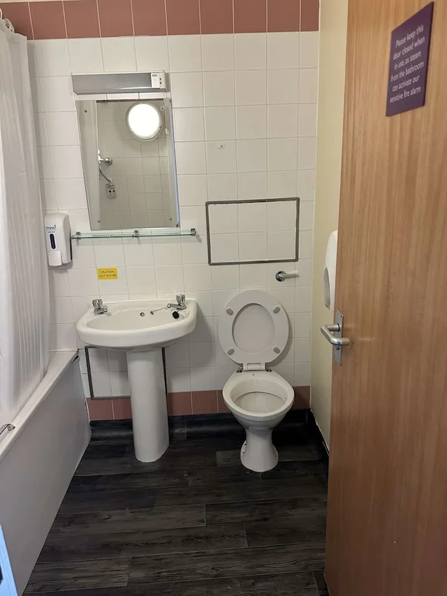 غرفة قياسية بسريرين منفصلين، Britannia Inn Glasgow 9/10