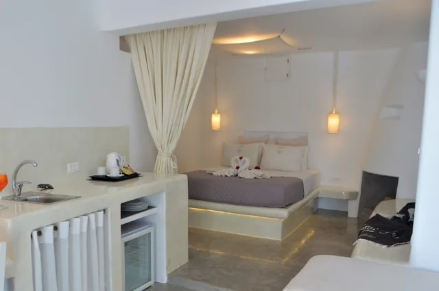 جناح سوبيريور بسرير كوين وسريرين منفصلين بإطلالة على البحر، Flaskos Suites 2/5