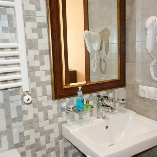 غرفة ديلوكس بسرير مزدوج أو سريرين منفصلين بإطلالة على الجبل، Eleon Boutique Hotel 7/10