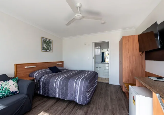 جناح بسرير كوين بغرفة نوم واحدة، RIVIERA ON RUTHVEN MOTEL 1/3