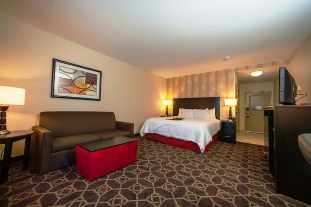غرفة بسرير كينج لذوي الإعاقة، Hampton Inn Fort Morgan 1/2