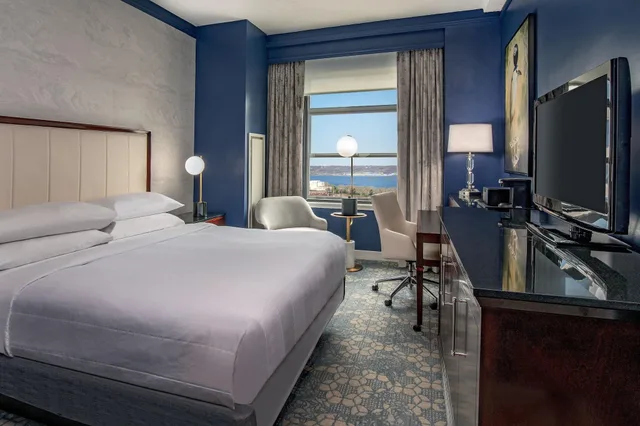 جناح بسرير كينج، PEORIA MARRIOTT PERE MARQUETTE 3/7