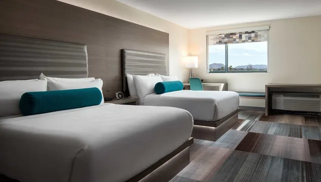 Chic, 2 Double Beds, Pool View، Aloft Scottsdale 4/9