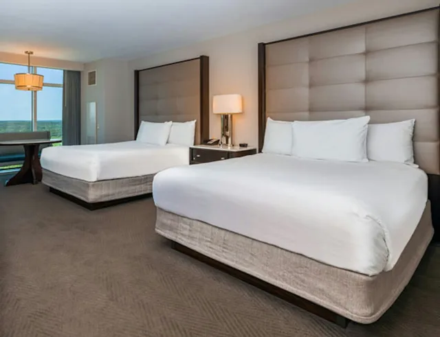 غرفة ديلوكس بسريرين كوين، Grand Pequot Tower At Foxwoods 1/3