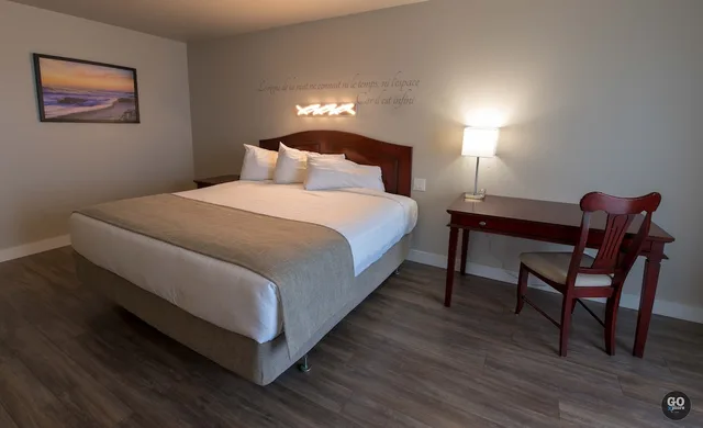 Economy, Pavilion, Queen Bed, Courtyard View, Balcony، Hotel Le Petit Manoir Du Casino 2/3