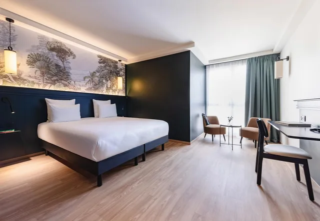 Deluxe, Queen Bed, Grand Hotel Bristol 2/2