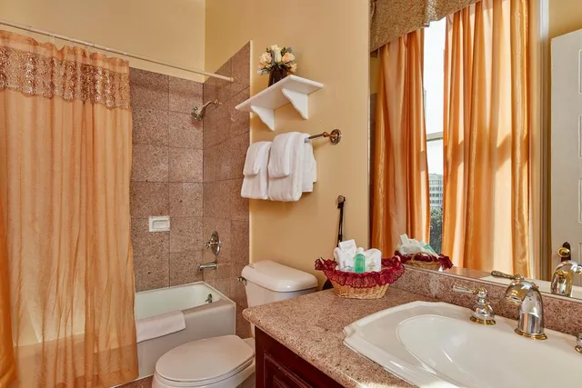 غرفة ديلوكس بسرير كوين، Queen Anne Hotel 2/2