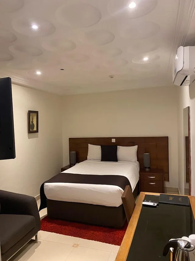غرفة قياسية بسرير مزدوج، Airport West Hotel 2/10