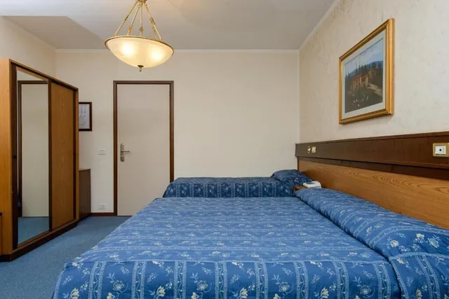 غرفة قياسية ثلاثية بثلاثة أسرّة، Hotel Papa 3/4