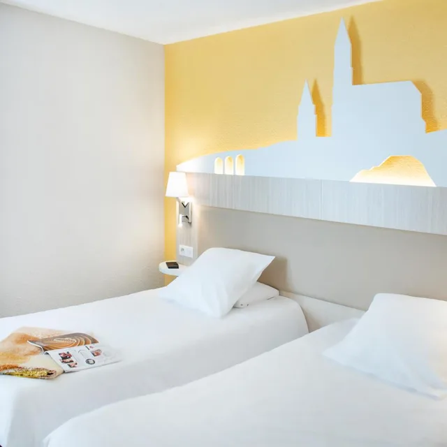 Room, Double or Twin Bed, Hotel Saint Sauveur 6/10