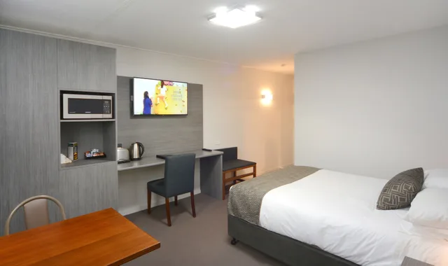Motel, Queen Bed، The Bridge 4/7