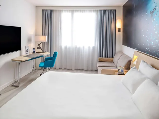 Suite, King Bed, Sofa, Novotel Barcelona Cornella Hotel 3/4