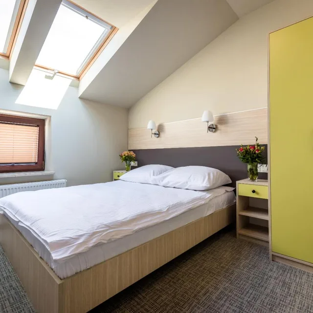 غرفة بسرير مزدوج بحمام خاص، HOTEL KAZIMIERZ III 10/10