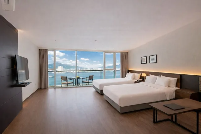 Ondol, Deluxe, Family, Futon Bed, 1 King and 1 Single Beds, Ocean View، Yeosu Venezia Hotel & Suites 2/10