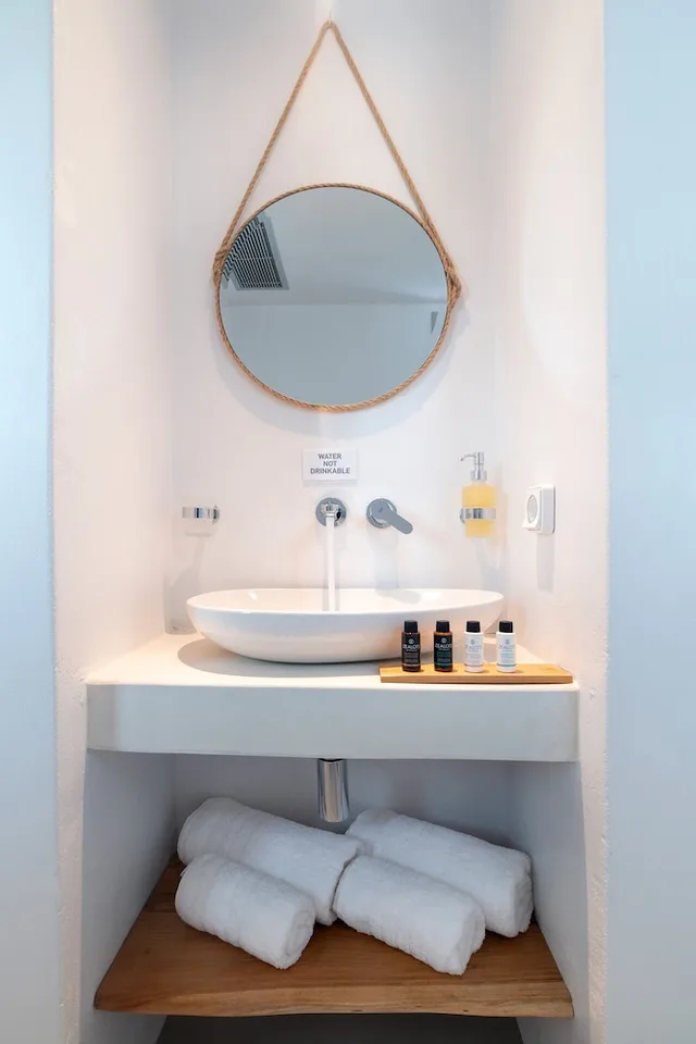 جناح بسرير كوين بإطلالة على البحر، Paros Comfy Suites 3/3