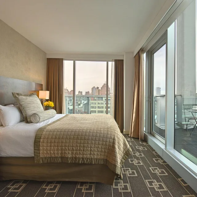 غرفة تنفيذية بسرير كوين بشرفة في طابق مرتفع، Wyndham Garden Chinatown Hotel 4/7