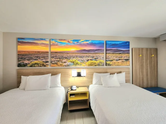 Room, Double Bed, Days Inn by Wyndham McAllen 1/5