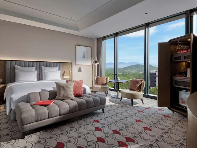 غرفة غراند بسرير كينج، Swissotel Nusantara 5/9